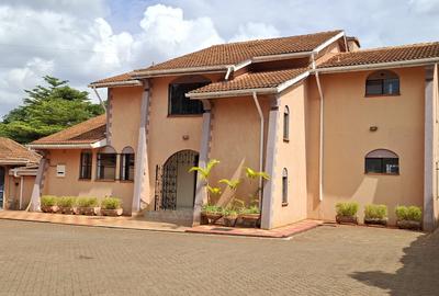 4 Bed House with En Suite in Runda - 2