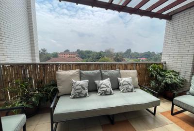 2 Bed Apartment with En Suite in Lavington