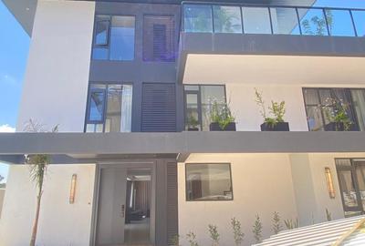 5 Bed Villa with En Suite at Jacaranda Avenue - 2