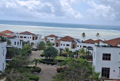 4 Bed Villa with En Suite at Kindly - 2