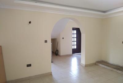 5 Bed Townhouse with En Suite in Kitisuru