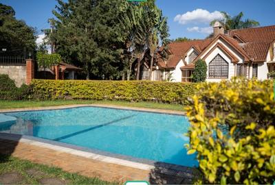 5 Bed Townhouse with En Suite in Lavington - 3