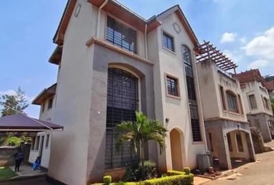 5 Bed Townhouse with En Suite at Lavington