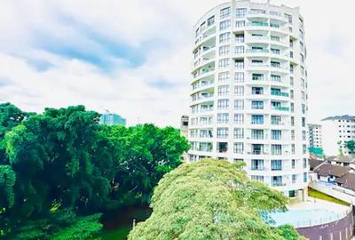 Furnished 2 Bed Apartment with En Suite at Lantana Rd