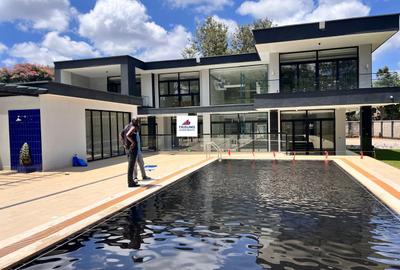 6 Bed Villa with En Suite in Nyari - 2