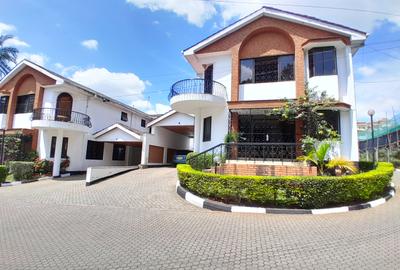 5 Bed Townhouse with En Suite at Elegeyo Marakwet Road