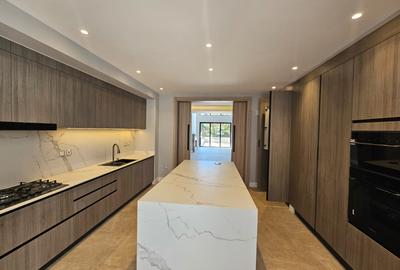 5 Bed Villa with En Suite in Runda - 4