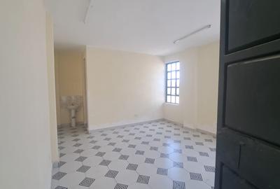 5,000 ft² Warehouse with Parking in Mlolongo - 3