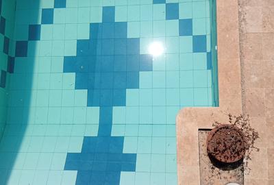 5 Bed Townhouse with En Suite in Lavington - 2