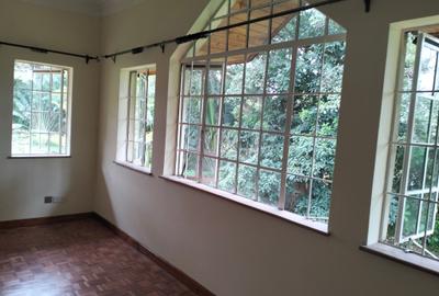 5 Bed Townhouse with En Suite in Rosslyn - 2