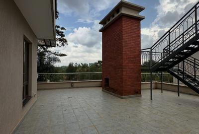 5 Bed Townhouse with En Suite in Lavington - 4