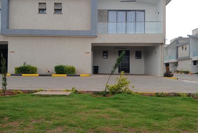 4 Bed Townhouse with En Suite at Gateway Mall