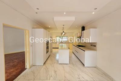 5 Bed House with En Suite in Lavington - 3