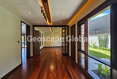 5 Bed House with En Suite in Runda