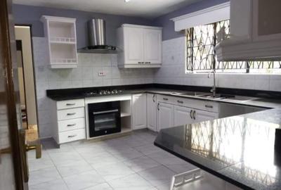 4 Bed House with En Suite in Westlands Area