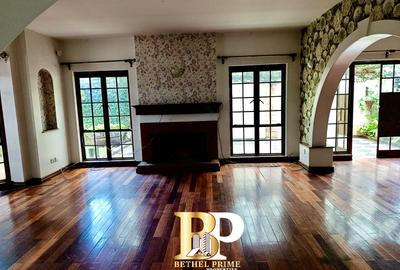 4 Bed Townhouse with En Suite in General Mathenge - 2