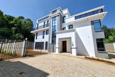 5 Bed Townhouse with En Suite in Lavington - 3