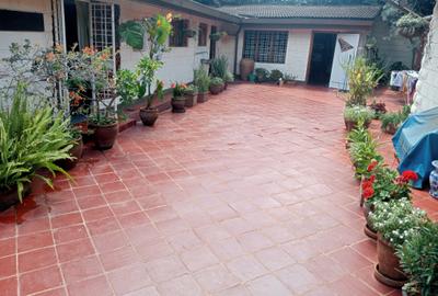 4 Bed House with En Suite at Rosslyn Lone Tree