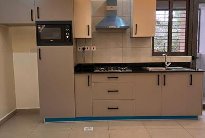 1 Bed Apartment with En Suite in Kilimani - 3
