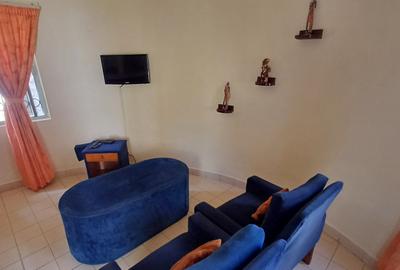 Serviced 1 Bed Apartment with En Suite at 1St Avenue - 2