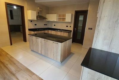 4 Bed Apartment with En Suite in General Mathenge