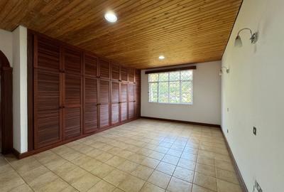 5 Bed Townhouse with En Suite in Rosslyn - 4