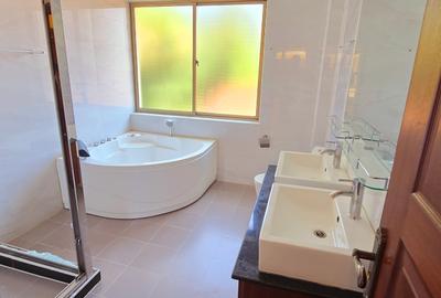 5 Bed Townhouse with En Suite at Lavington Green - 3