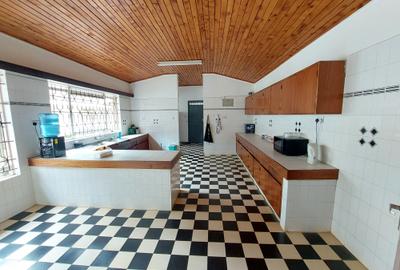 5 Bed House with En Suite at Whispers Avenue - 4