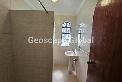 5 Bed Townhouse with En Suite in Riverside