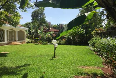 5 Bed House with En Suite in Runda