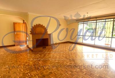 4 Bed Townhouse with En Suite in Mountain View - 2