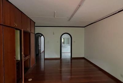 4 Bed Townhouse with En Suite at Riverside Drive - 3