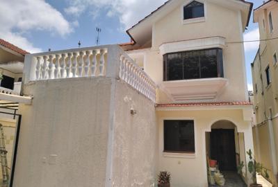 4 Bed Townhouse with En Suite in Lavington