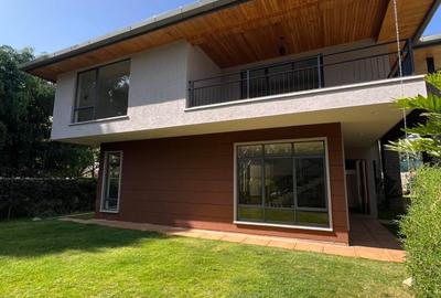 5 Bed House with En Suite in Lavington - 4