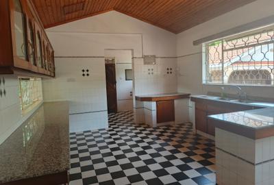 5 Bed House with En Suite in Gigiri