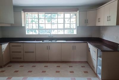 4 Bed Townhouse with En Suite at Runda