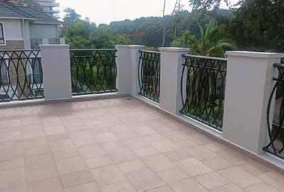 5 Bed Townhouse with En Suite in Westlands Area