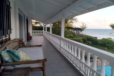 4 Bed Villa with En Suite at Bofa