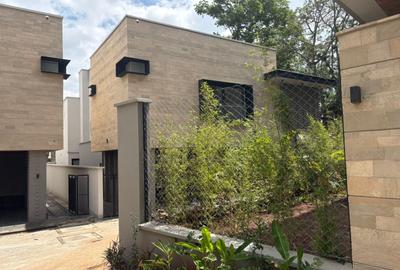 5 Bed Villa with En Suite at Westlands - 4