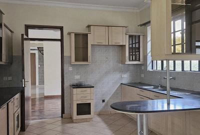 5 Bed Townhouse with En Suite in Karen