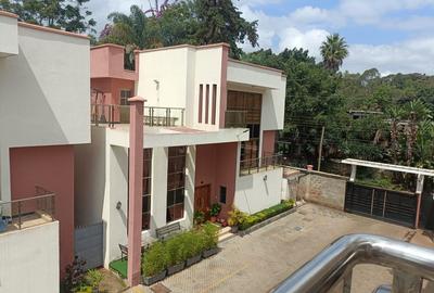5 Bed Townhouse with En Suite in Lavington - 2