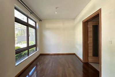 5 Bed House with En Suite in Lavington - 2