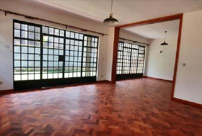 5 Bed Townhouse with En Suite in Lavington - 3