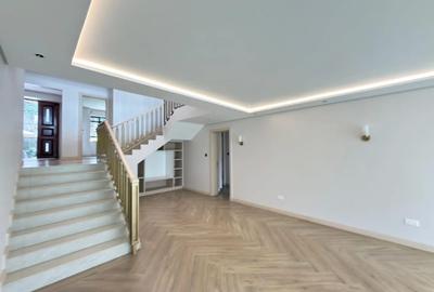 5 Bed Townhouse with En Suite in Lavington - 4