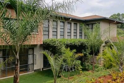 4 Bed House with En Suite in Rosslyn