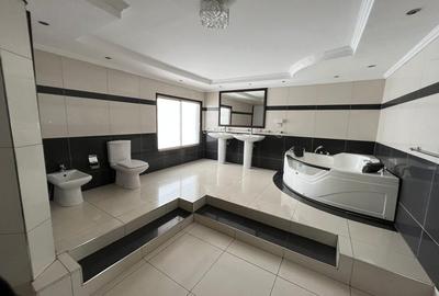 Serviced 4 Bed Apartment with En Suite in Westlands Area - 2