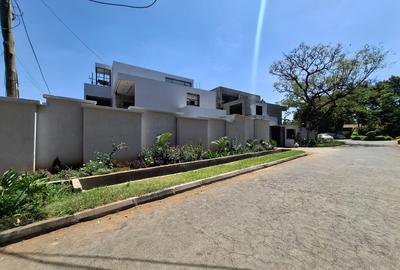 5 Bed Villa with En Suite in Lavington - 4