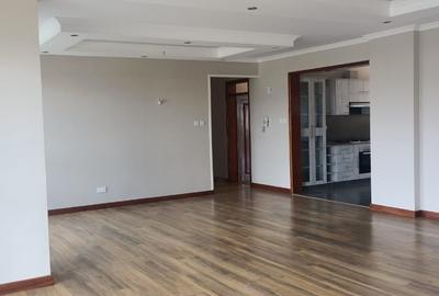 3 Bed Apartment with En Suite in Riverside