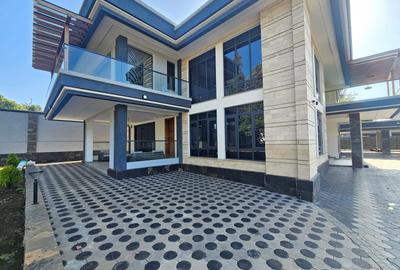 5 Bed House with En Suite in Runda - 2