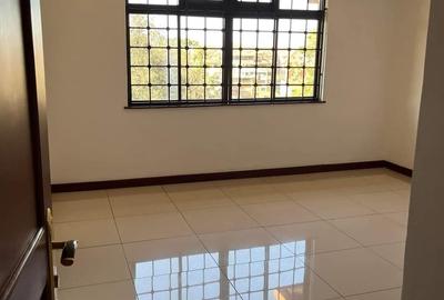 4 Bed Apartment with En Suite in Parklands